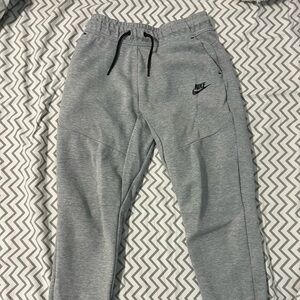 Boys Nike Tech Joggers (Grey, Size L)